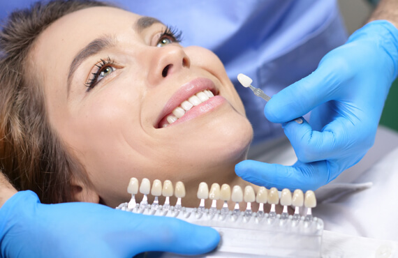 zahnarzt-dlabka_Veneers_570x370 Behandlungsspektrum